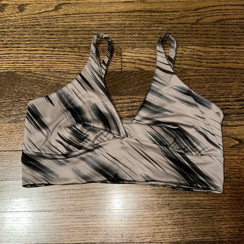 NWOT Zella Deep V Workout Exercise Spaghetti Back Strap WorkOut Sports Bra L